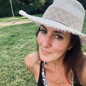 Meet your Posher, Stacey